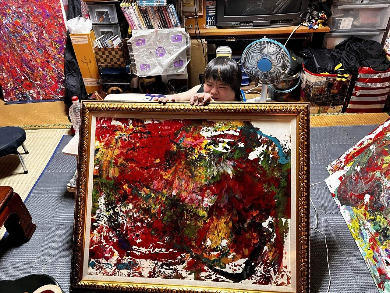 沖縄のピカソ小波津有希」ダウン症画家の夢叶いました。母智恵美も有希