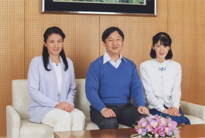 雅子さまのファッションが変わった 同年代女性記者が見た 新皇后の26年 文藝春秋digital