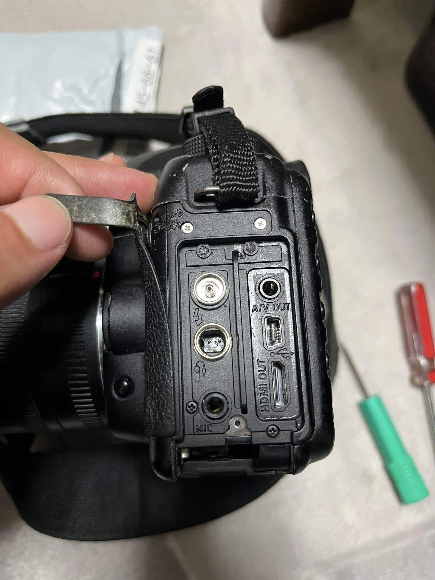 EOS 5D MarkⅡのインターフェイスカバーを交換｜あいびす