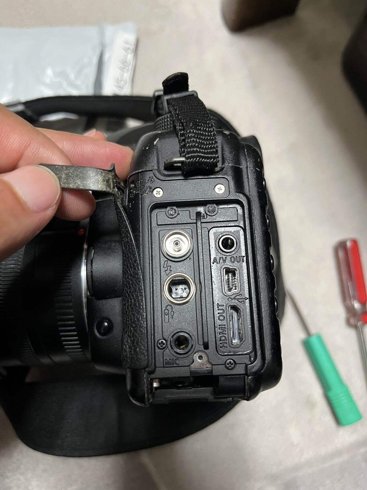 EOS 5D MarkⅡのインターフェイスカバーを交換｜あいびす