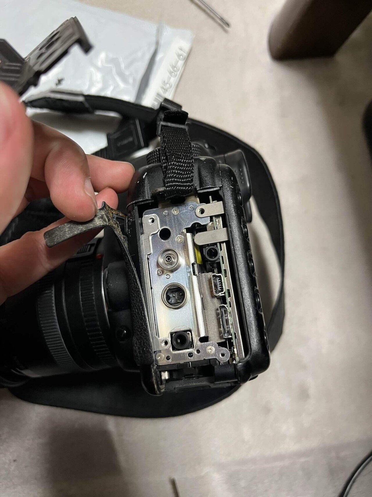 EOS 5D MarkⅡのインターフェイスカバーを交換｜あいびす