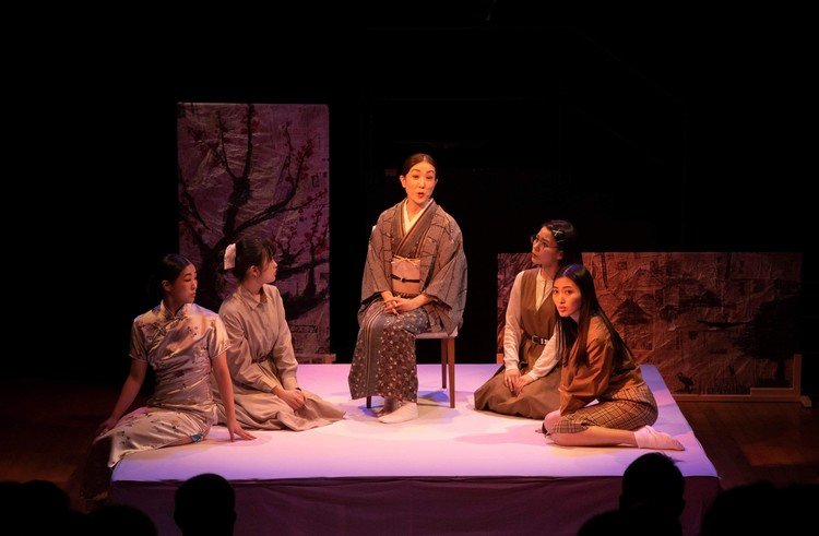 ドナルカ・パッカーン『女の一生』戦時下の初稿版完全上演 公演写真 撮影:三浦麻旅子