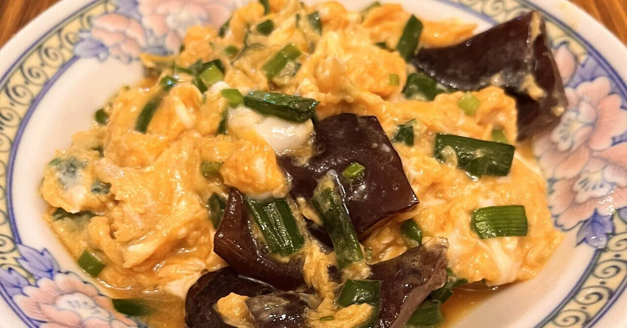とろふわなニラ玉を楽して作りたい欲(ズボラ・節約料理)｜アキラメシ