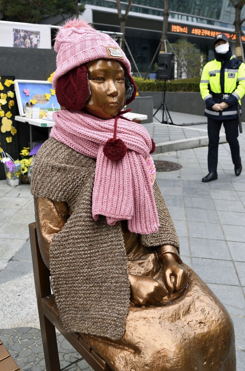 ソウル日本大使館前の慰安婦像　共同