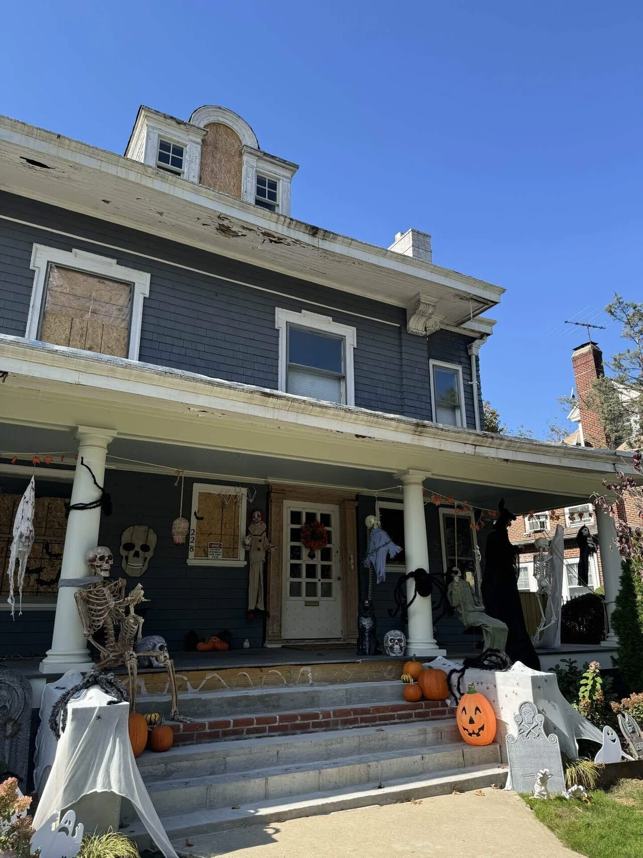 NYで毎日困ってました】ブルックリンのハロウィン装飾凄まじい個人の家 NYで毎日困ってました】ブルックリンのハロウィン装飾凄まじい個人の家