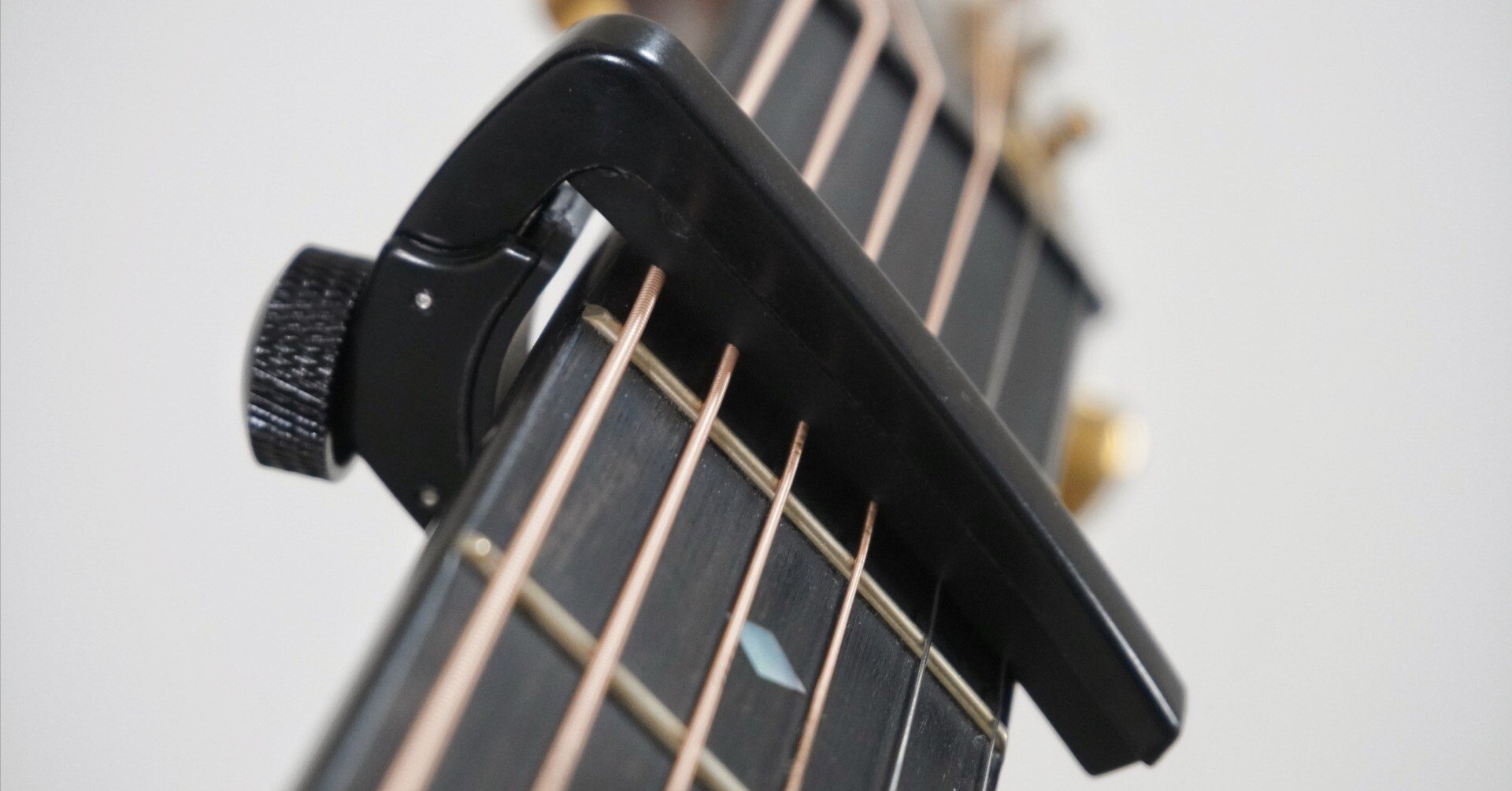 D'AddarioのNS Capo Liteをレビュー！軽量の定番ネジ式カポタスト