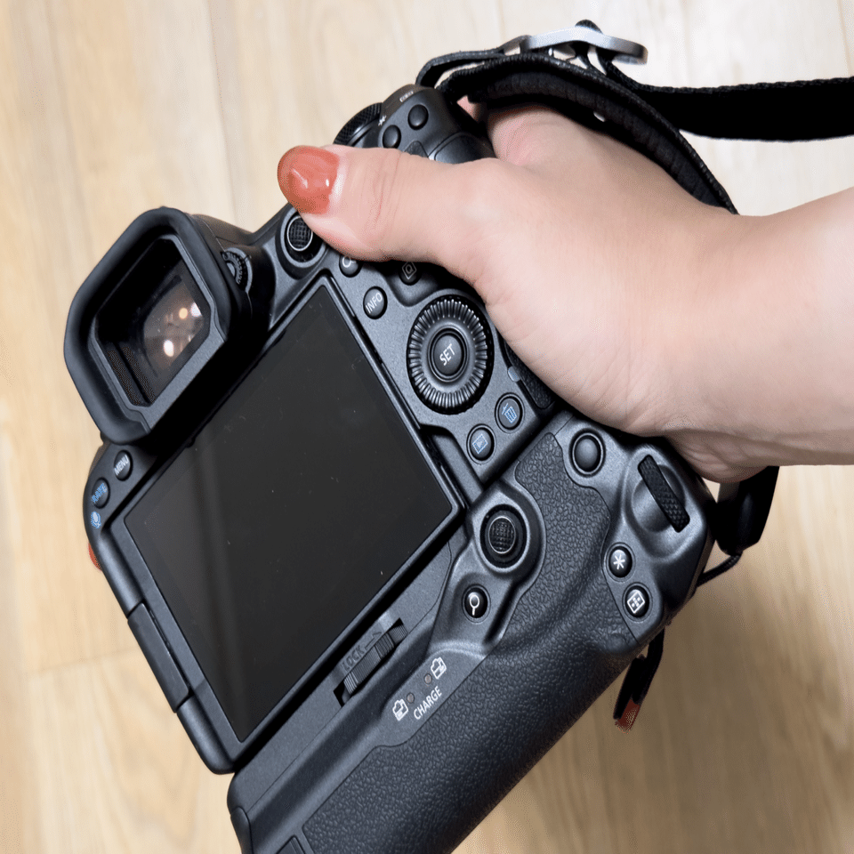 EOS R5 markⅡ奮闘記#3〜使ってみての感想(操作・縦グリ編)〜｜Shiori*