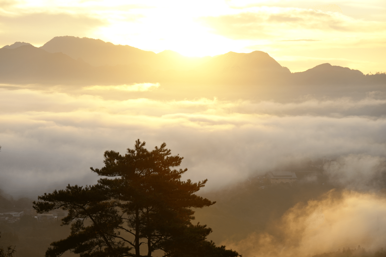 旅の記録／雲海と日の出は寸劇のように（高千穂町国見ヶ丘
