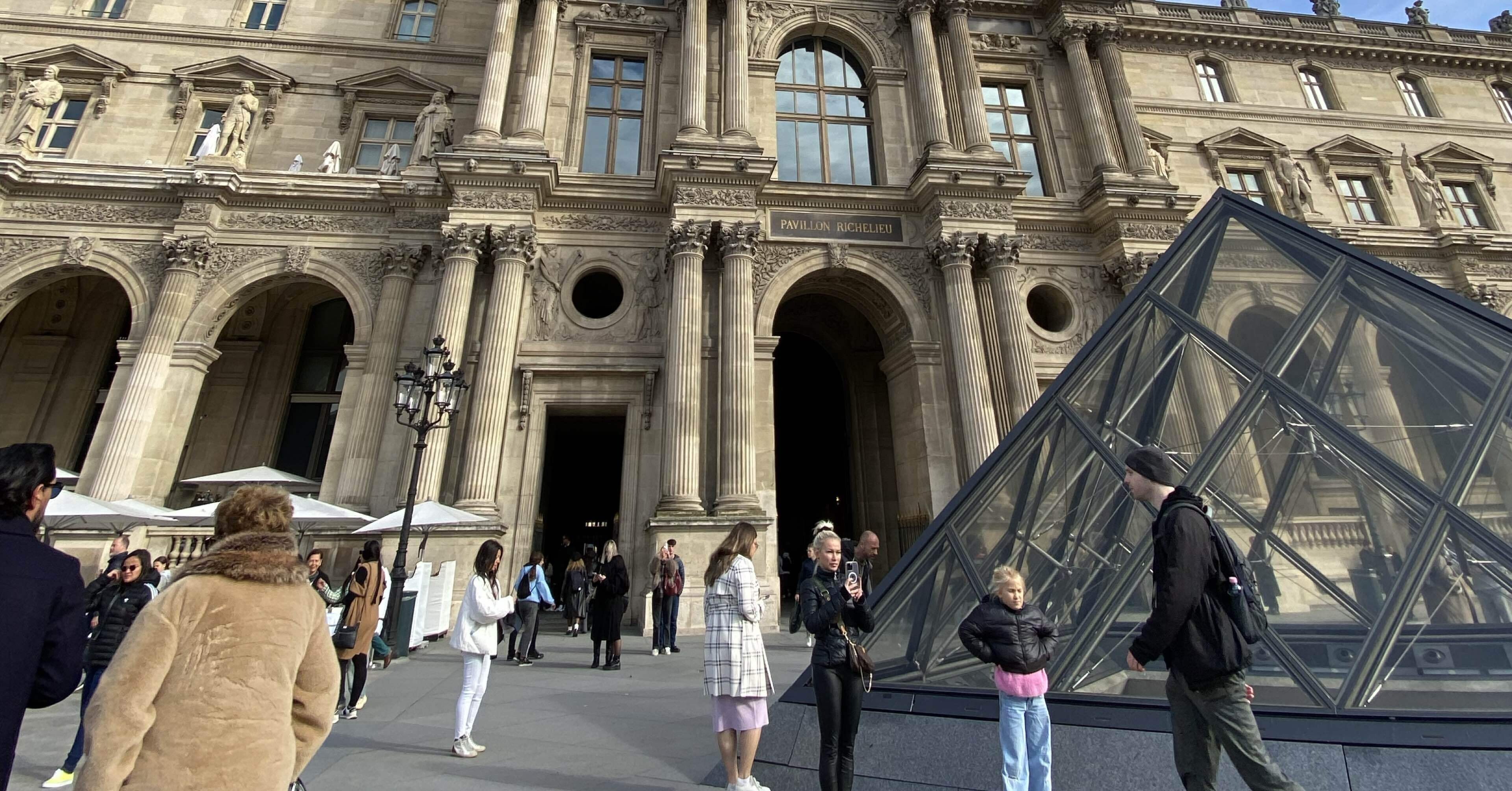 パリ旅行記2024🇫🇷④シテ島からルーヴル美術館｜はるか