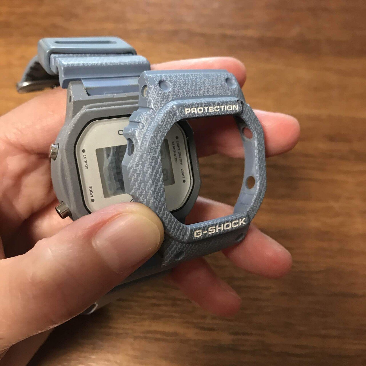 G-SHOCK ブルー ストップウォッチ WR200m 電池切れ G-SHOCKの電池交換をします①｜くろこ＝ハイブラリユース講師 一