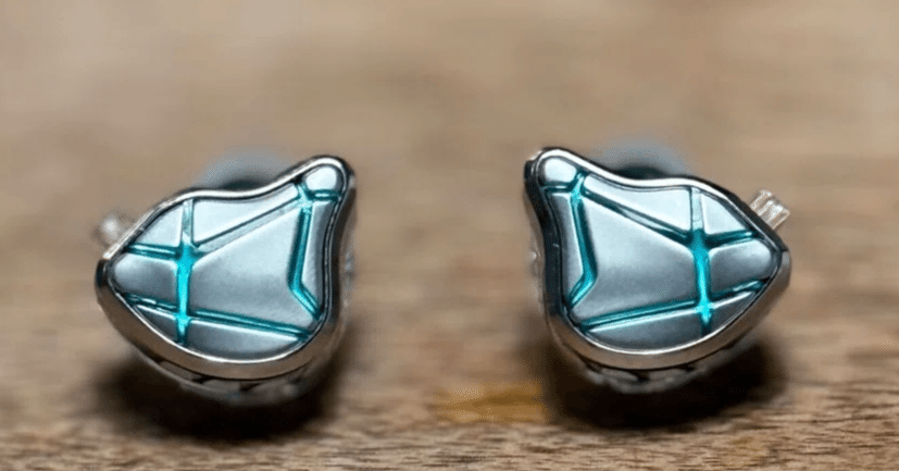 イヤホン kai KZ ES4」 コントロールされた中高域が気持ちいいKZの最新