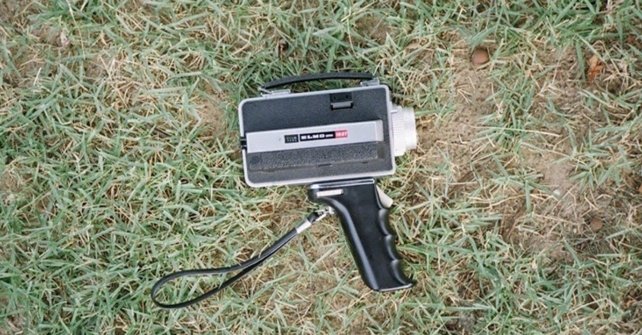 ５ミリかな、映写機。フィルム多数。 奥山由之さんのMVを見て8ミリフィルムを始めた話。｜Hiron