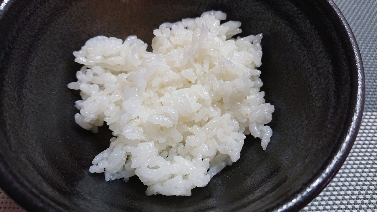 夕ご飯はチルドコロッケ、千切りキャベツサラダ、かぼちゃの煮物、納豆