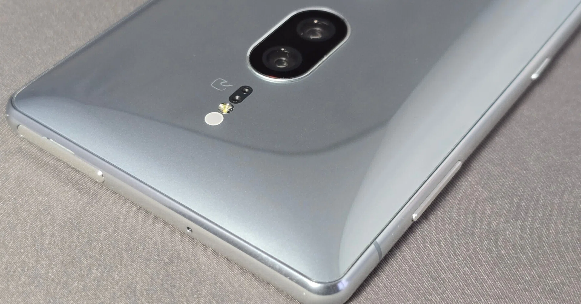 Xperia XZ2 Premium中古auモデル使用感レビュー|16:9比率で5.8インチ大 Xperia XZ2 Premium中古auモデル使用感レビュー|16:9比率で5.8インチ大