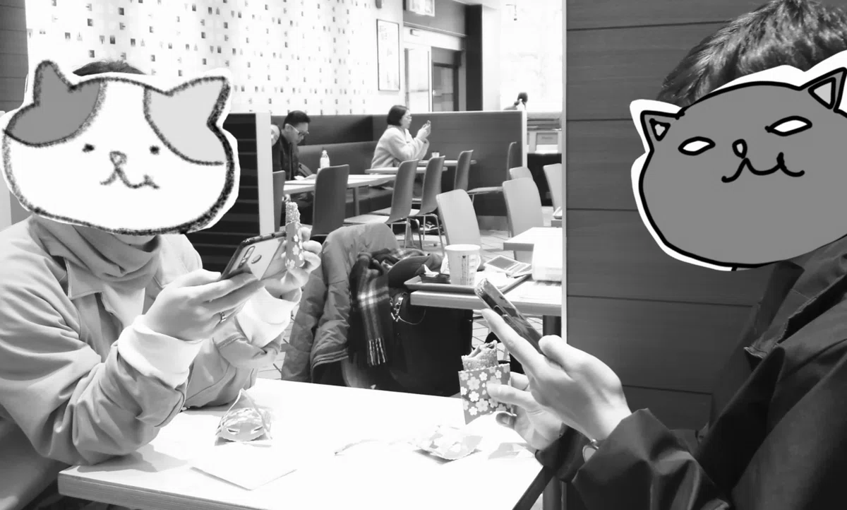 マクドナルドでリサーチ中