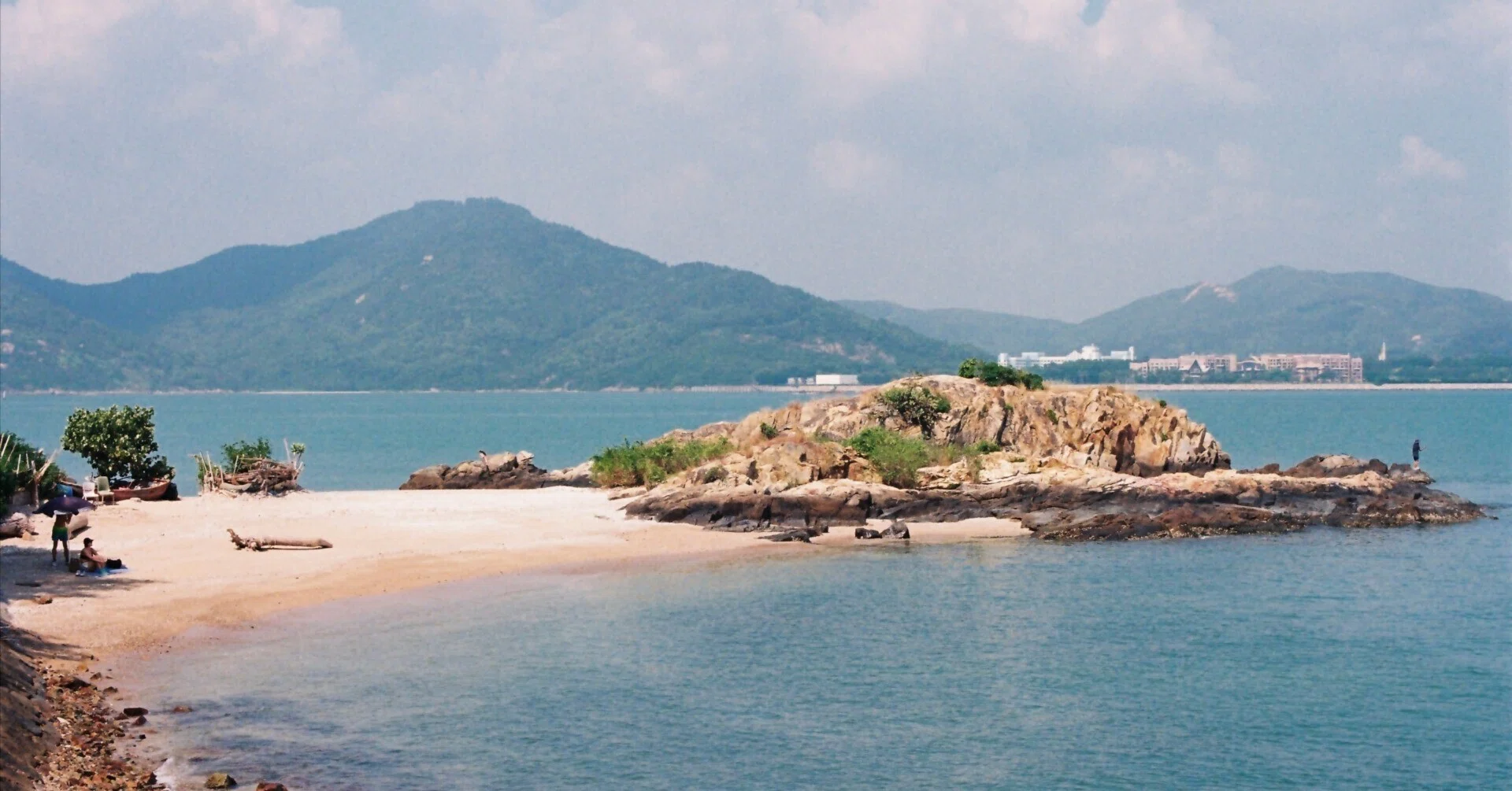 フィルムカメラと行く香港坪州島 Nikon F3 #1·2｜beach_wave888