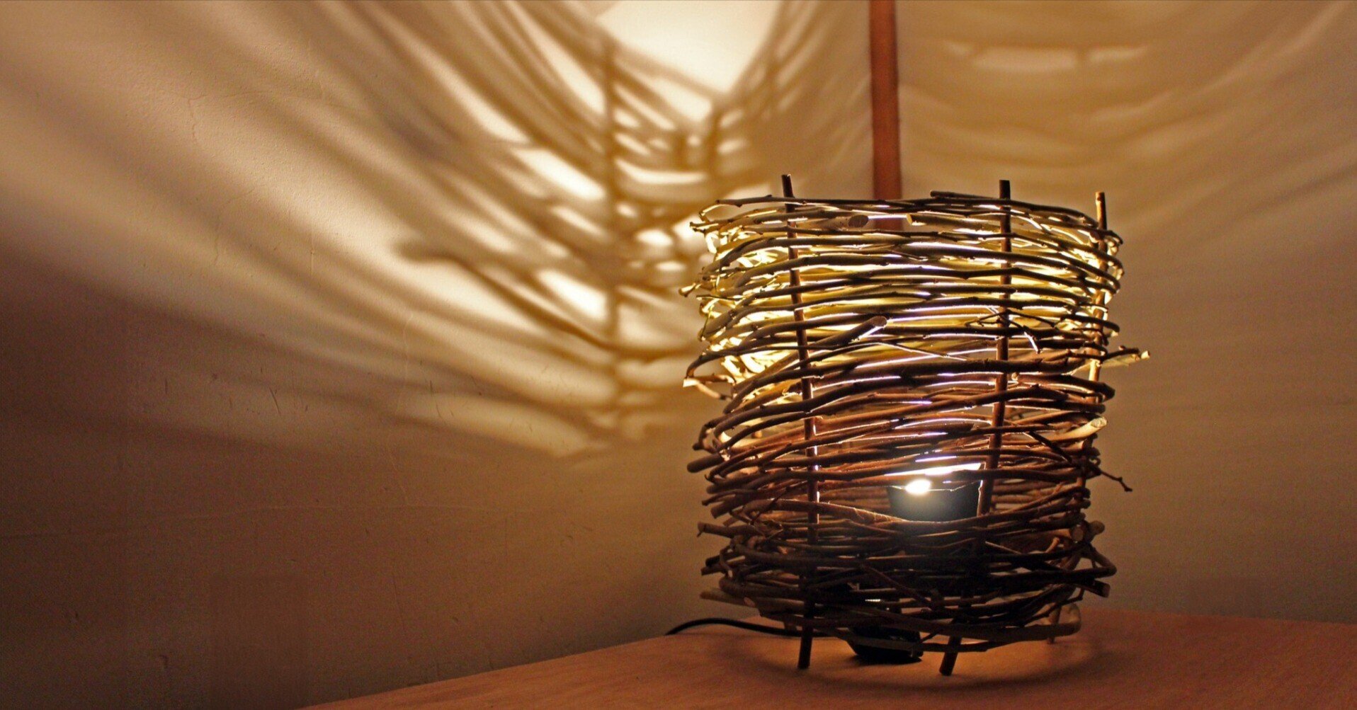 山葡萄の蔓で編んだランプシェード 山葡萄の蔓で編んだランプシェード