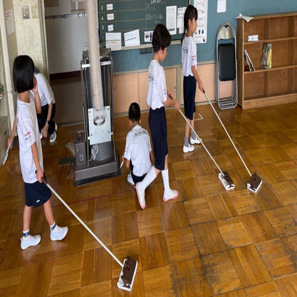 小学生掃除 掃除の「当たり前」も変えていく｜さやか星小学校