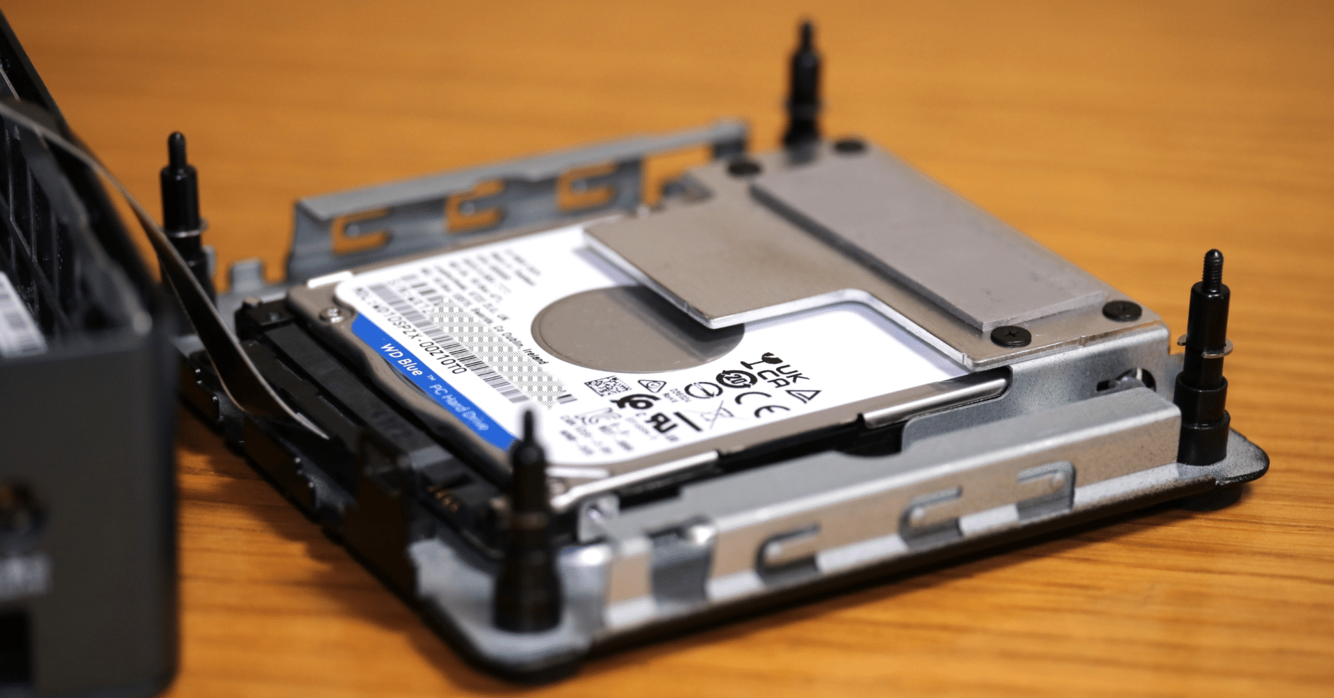 Extre Issue: ミニ PC に内蔵ストレージを増設｜Strolling Ricky