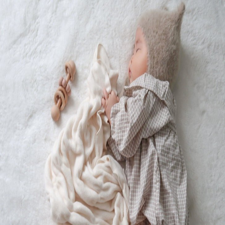 わずか190g！ふわりと羽のように暖かい 機能性ブランケット｜日本製