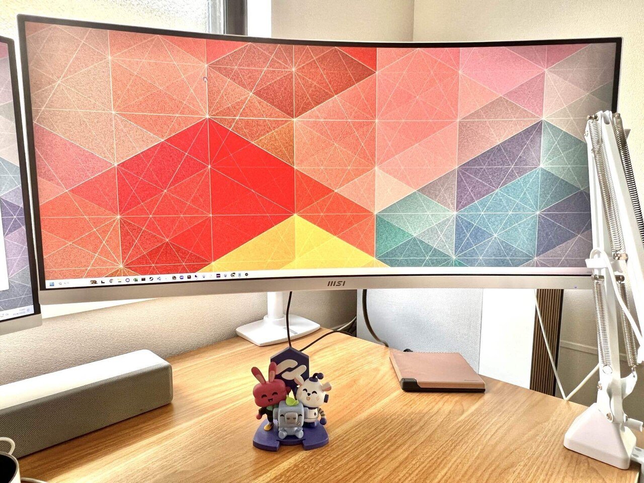 ウルトラワイドモニターにモニターアームをつけたよ-詳細編｜りさ