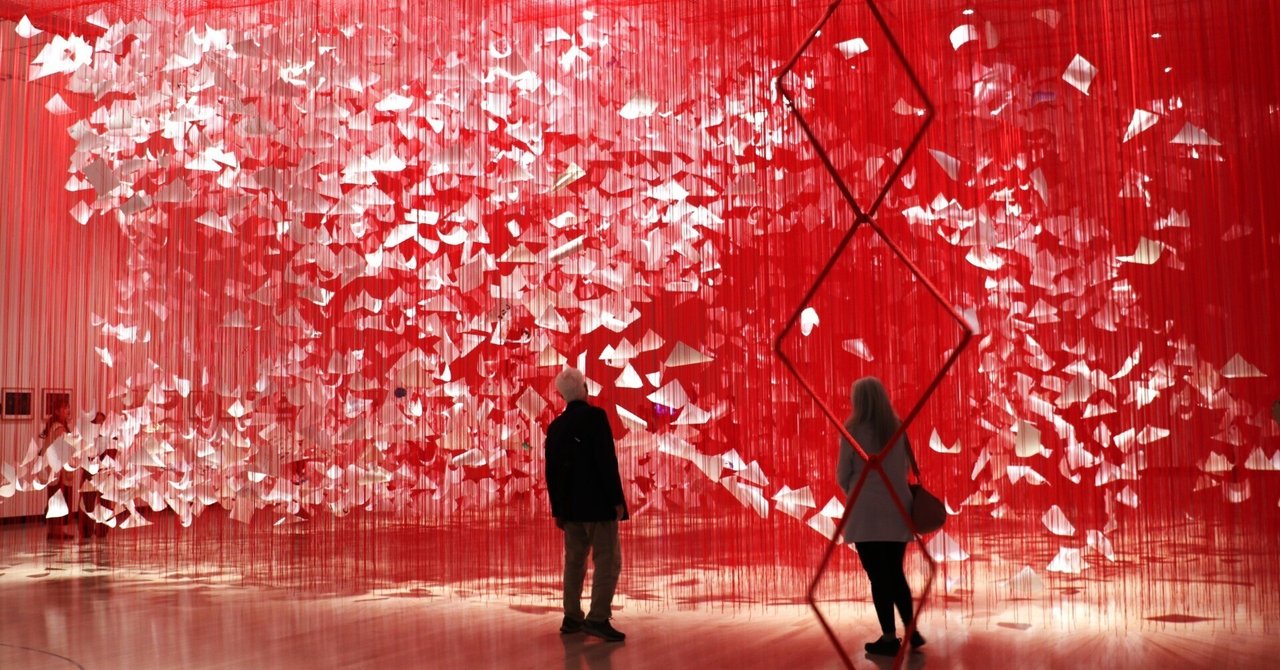 静かな生の息吹 -塩田千春「つながる私(アイ)」(-12/1)｜Abbey -旅する