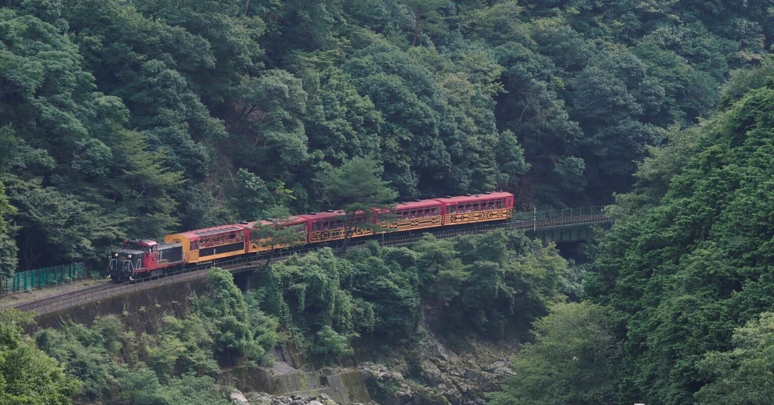 連載＞ 小竹直人・原初の鉄路風景 Vol.6 黄昏の山峡 ｜OM SYSTEM RAIL