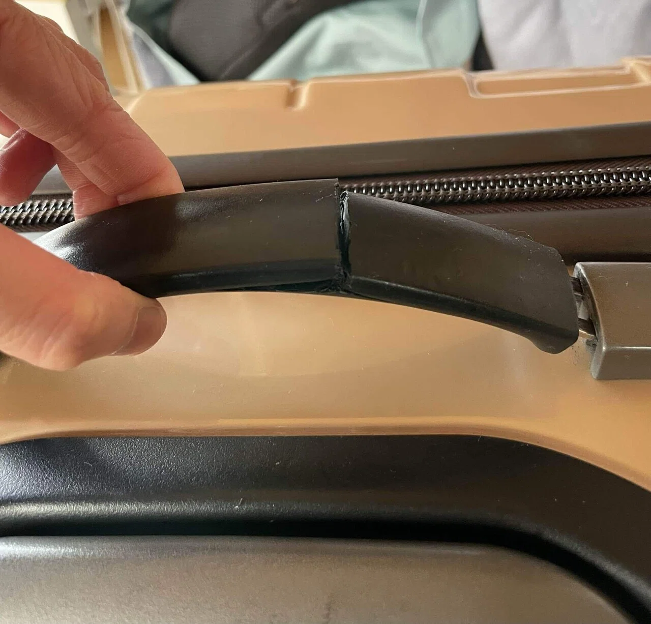 旅行前日にスーツケース破損！！どうする？？｜Orika