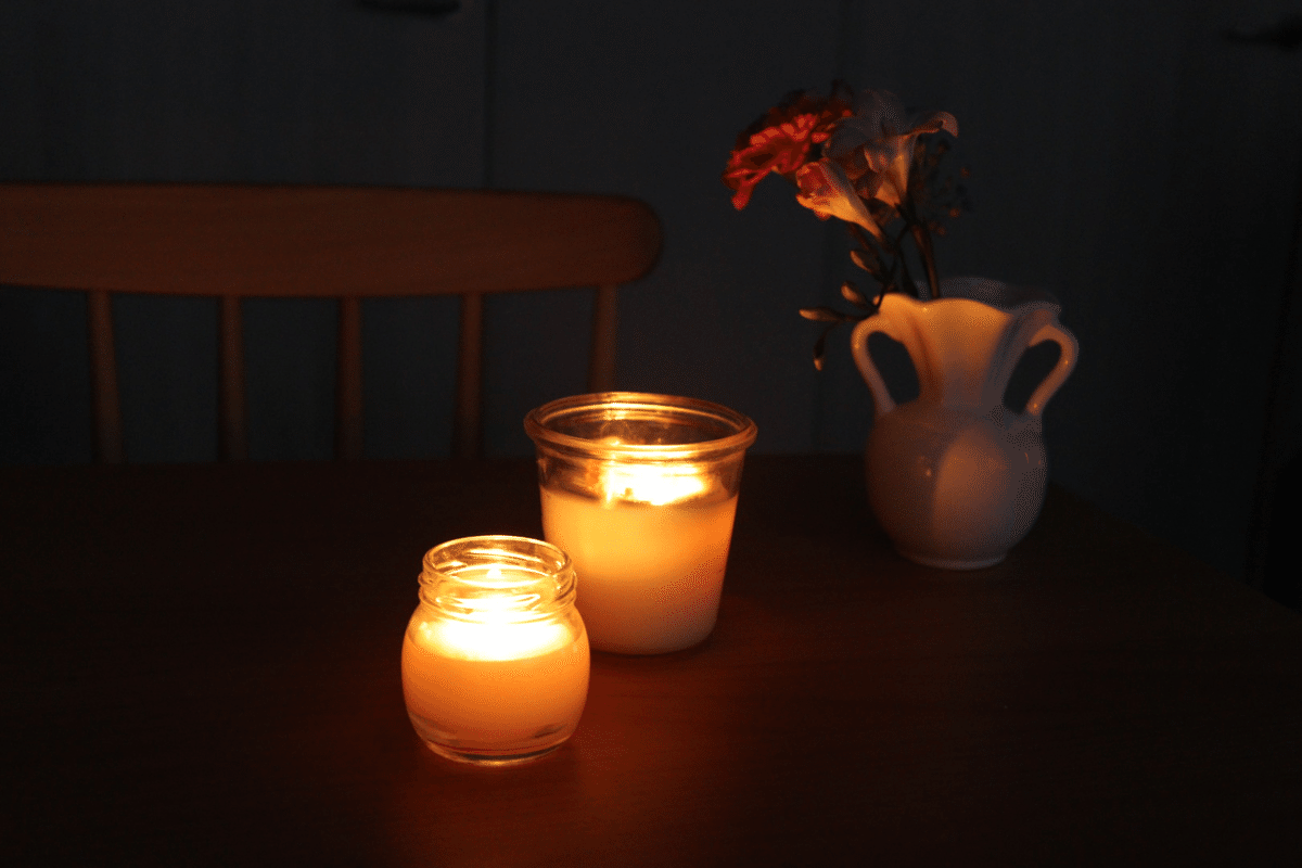 キャンドルを入れて灯りを灯すもの DENKO HOME LED キャンドル ソーラー 充電式 ロウソク ライト 樽