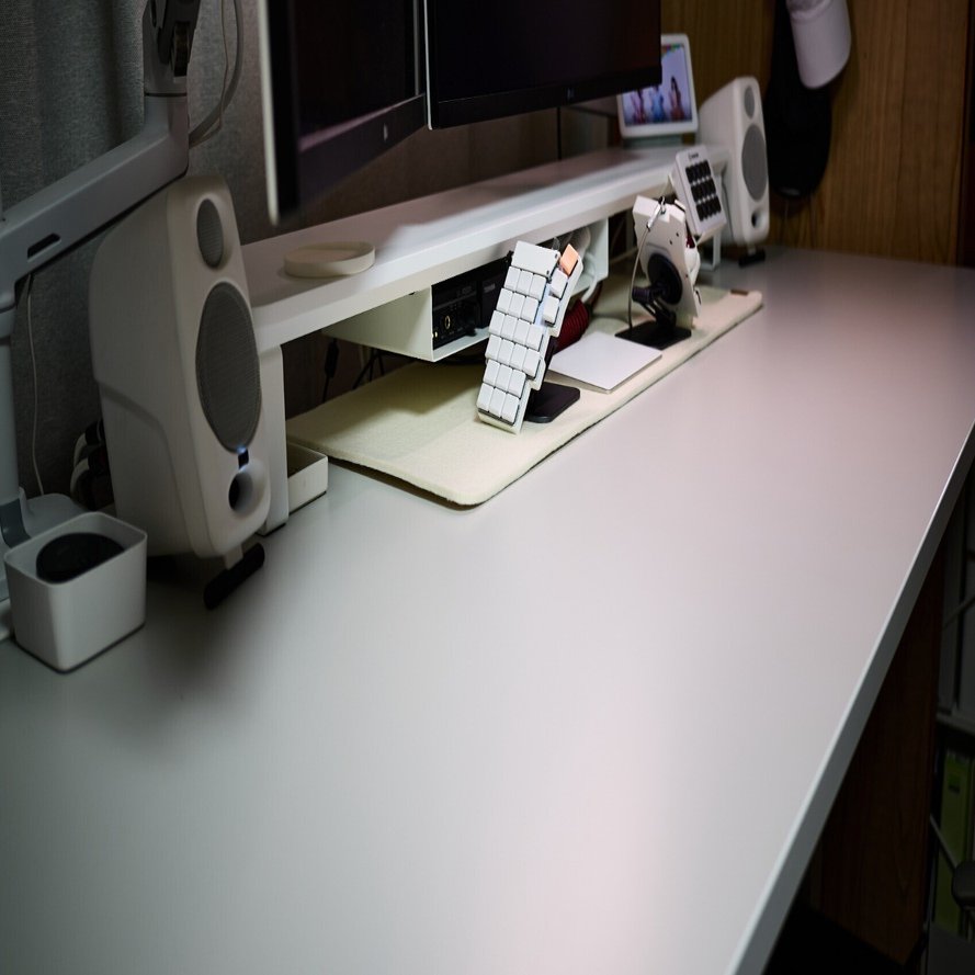 PREDUCTS POLAR 天板 モジュール式電動昇降デスク POLAR / Standing | PREDUCTS