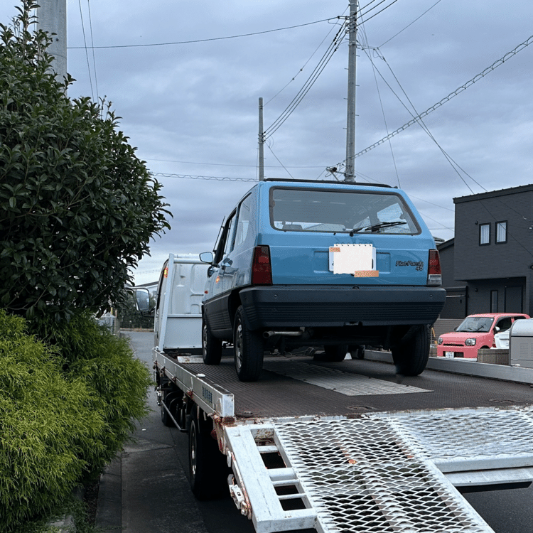 初めてのキャブ車。プラグ被りからのバッテリーあがりからの電圧不安定。。。これはオルタネーターが逝ってしまったかもと一時入院のパンダさん。プラグ清掃とバッテリー充電で元気になったそうです。チョークの戻し忘れに気をつけます。