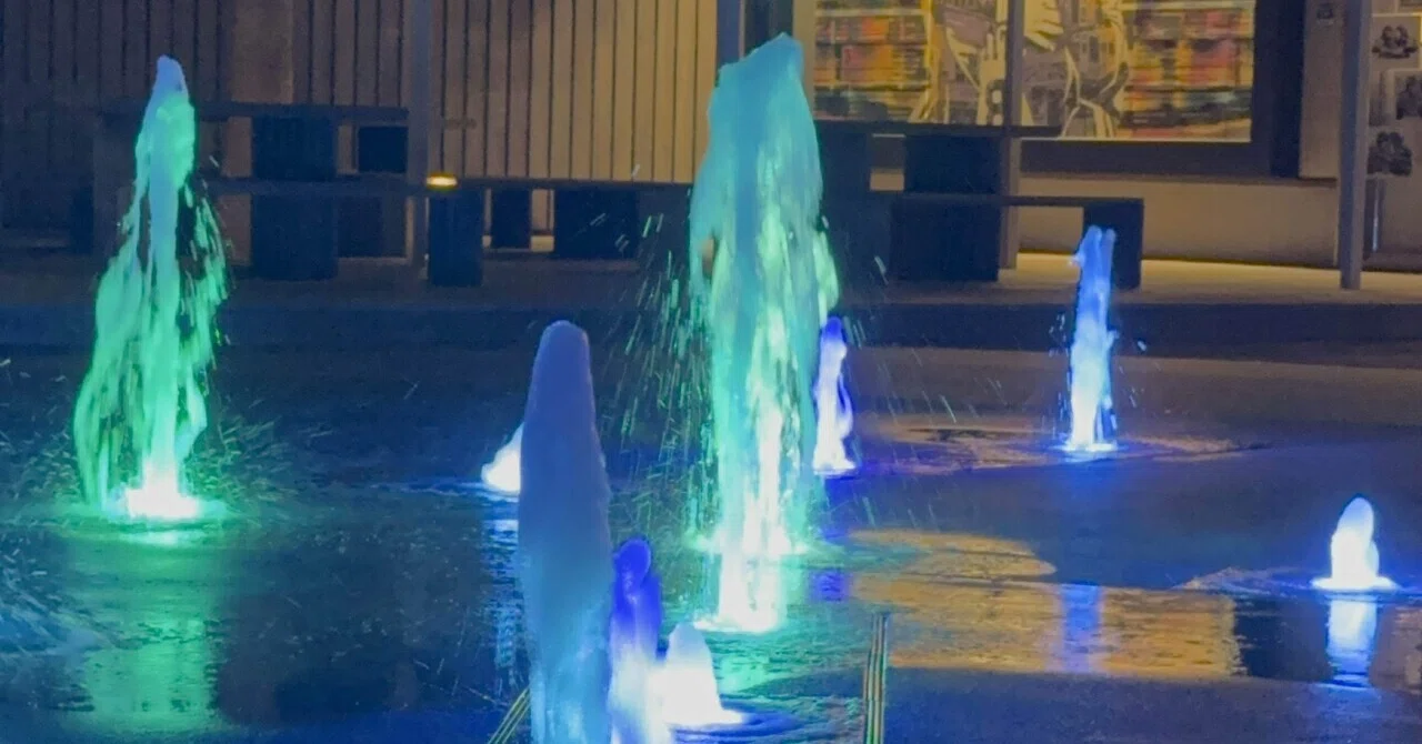 鳥居崎海浜公園 噴水広場｜福田博之