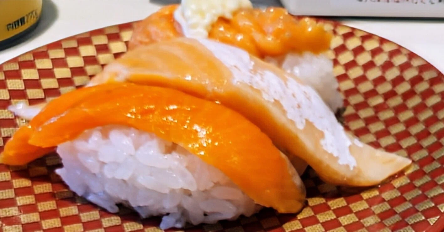魚べい】理想の回転ずし サーモン天国を堪能 ｜春原美桜(miosuhara)