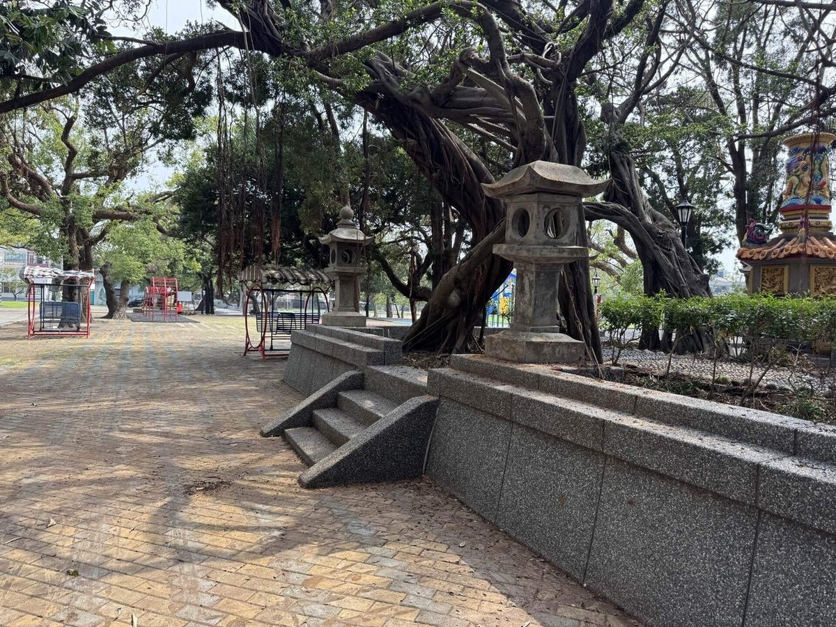 東港神社の本殿跡