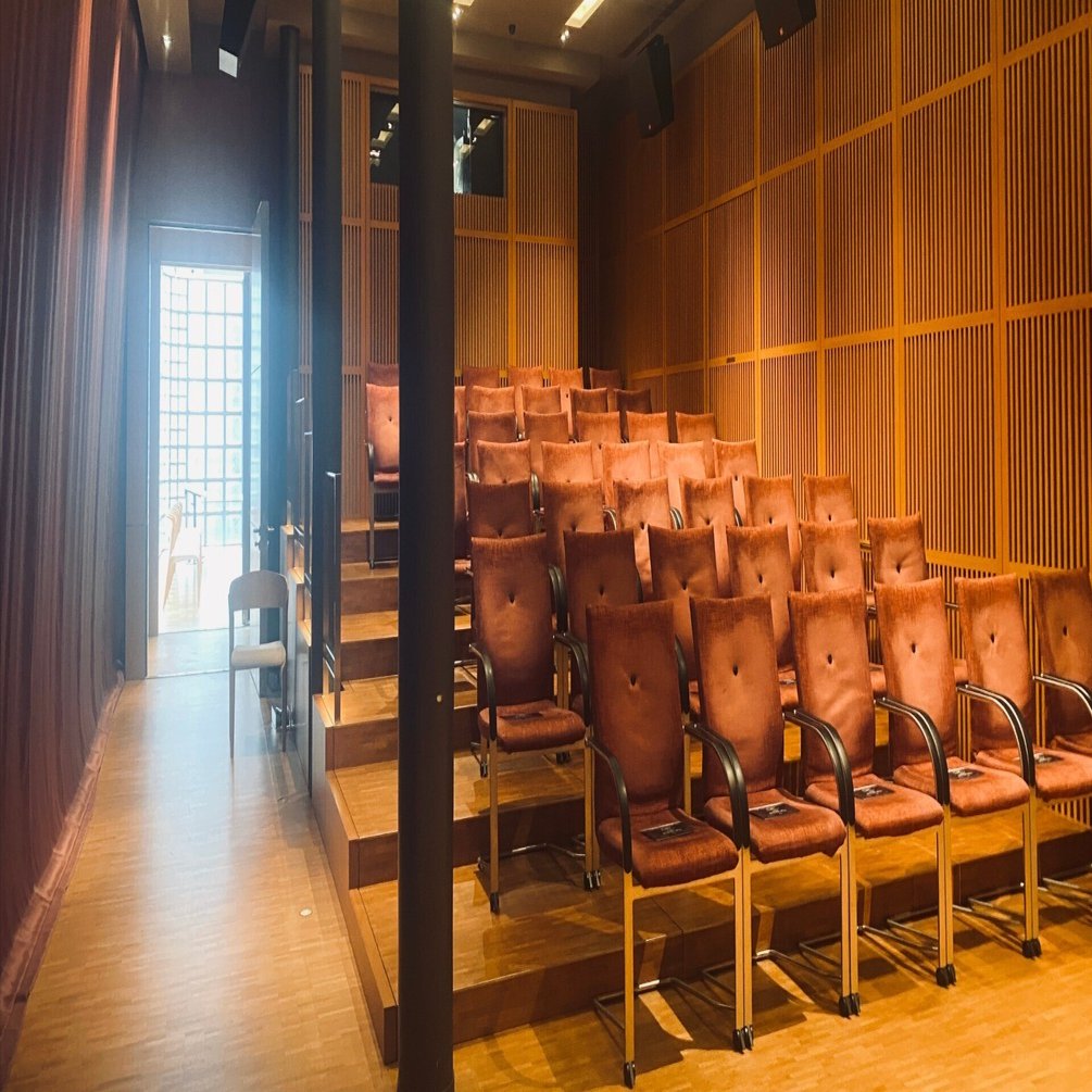 天翔ける馬を銀座メゾンエルメスの「ル・ステュディオ」で〜10月の