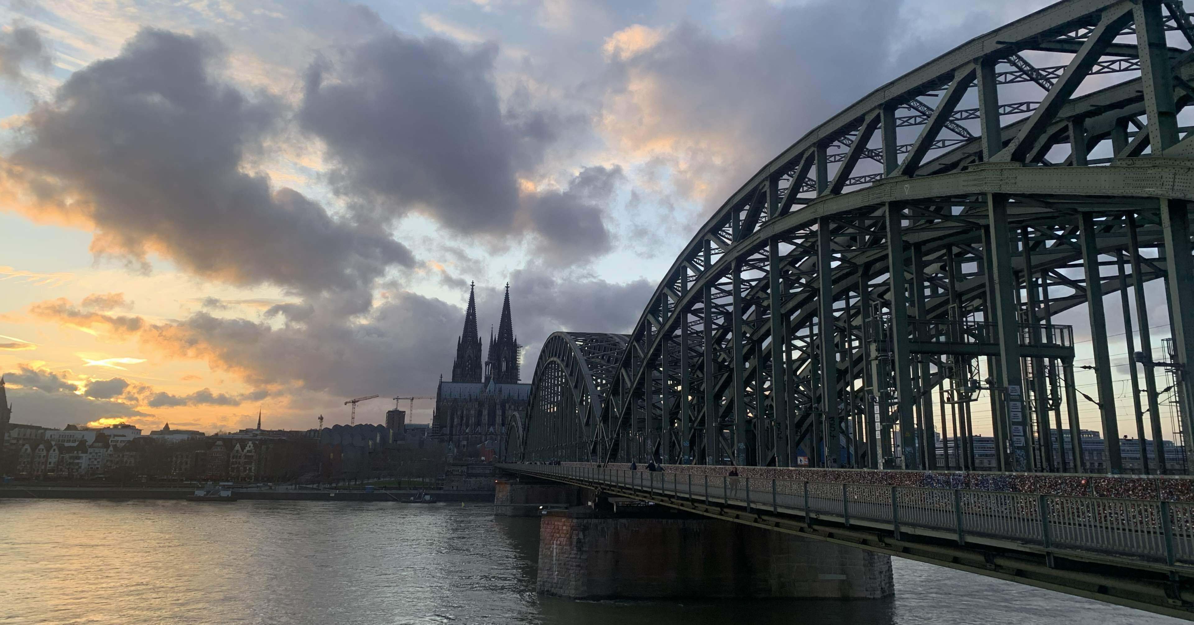 ドイツ旅#2 〜ケルン〜 大迫力の大聖堂｜pukupuko