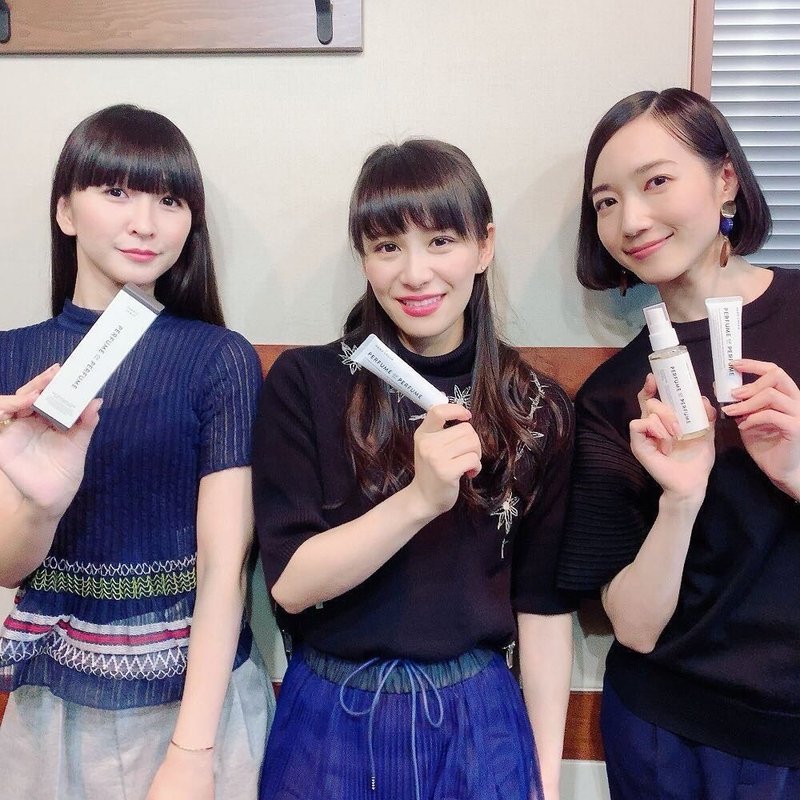 Allure J Popガールズグループperfumeが教える 大切な香りの思い出とスキンケアのルーティン Pharaway Note Allure J Popガールズグループperfumeが教える 大切な香りの思い出とスキンケアのルーティン Pharaway Note