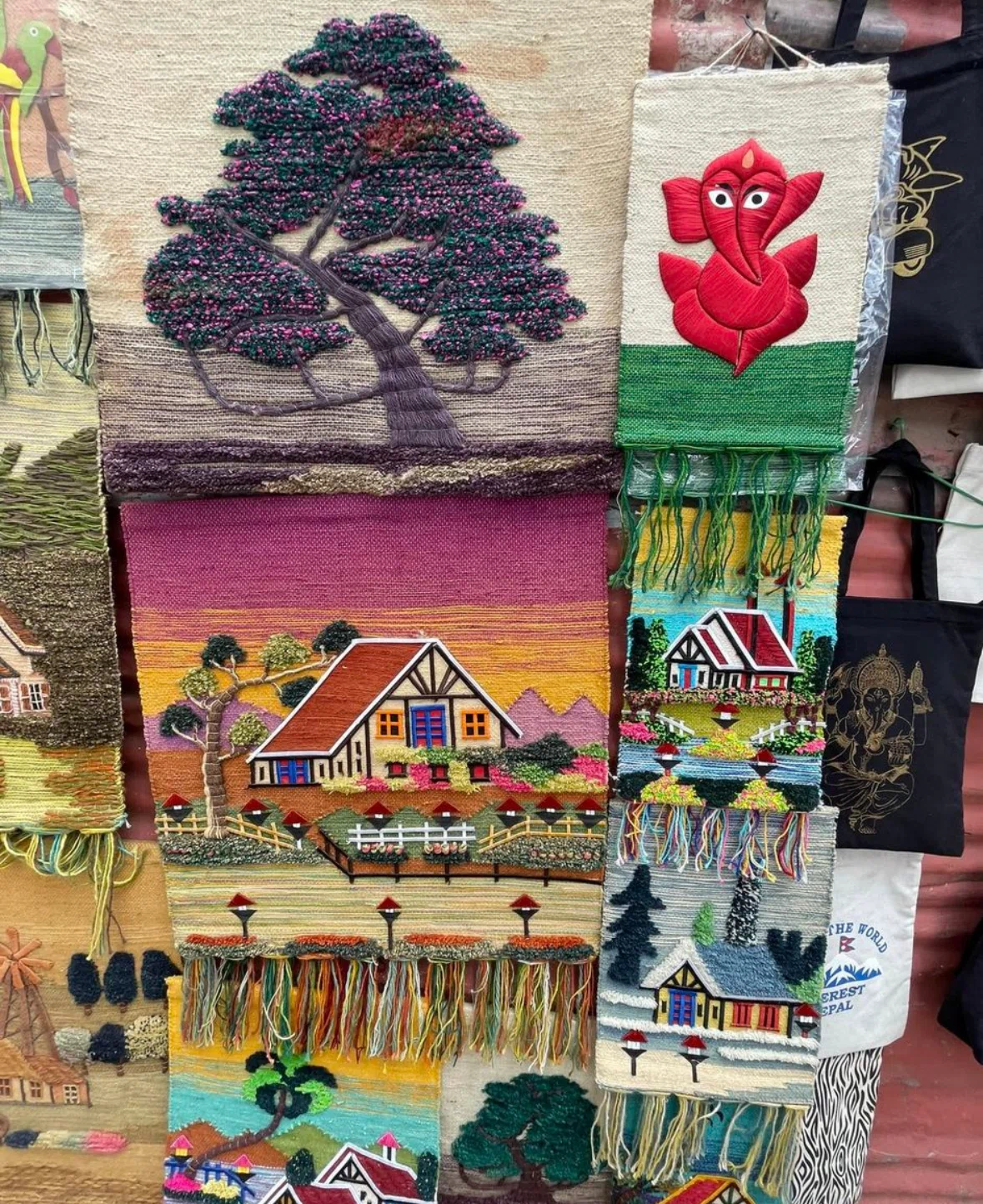 🇳🇵ネパール・カトマンズ⭐️オススメお土産🖼色鮮やか刺繍