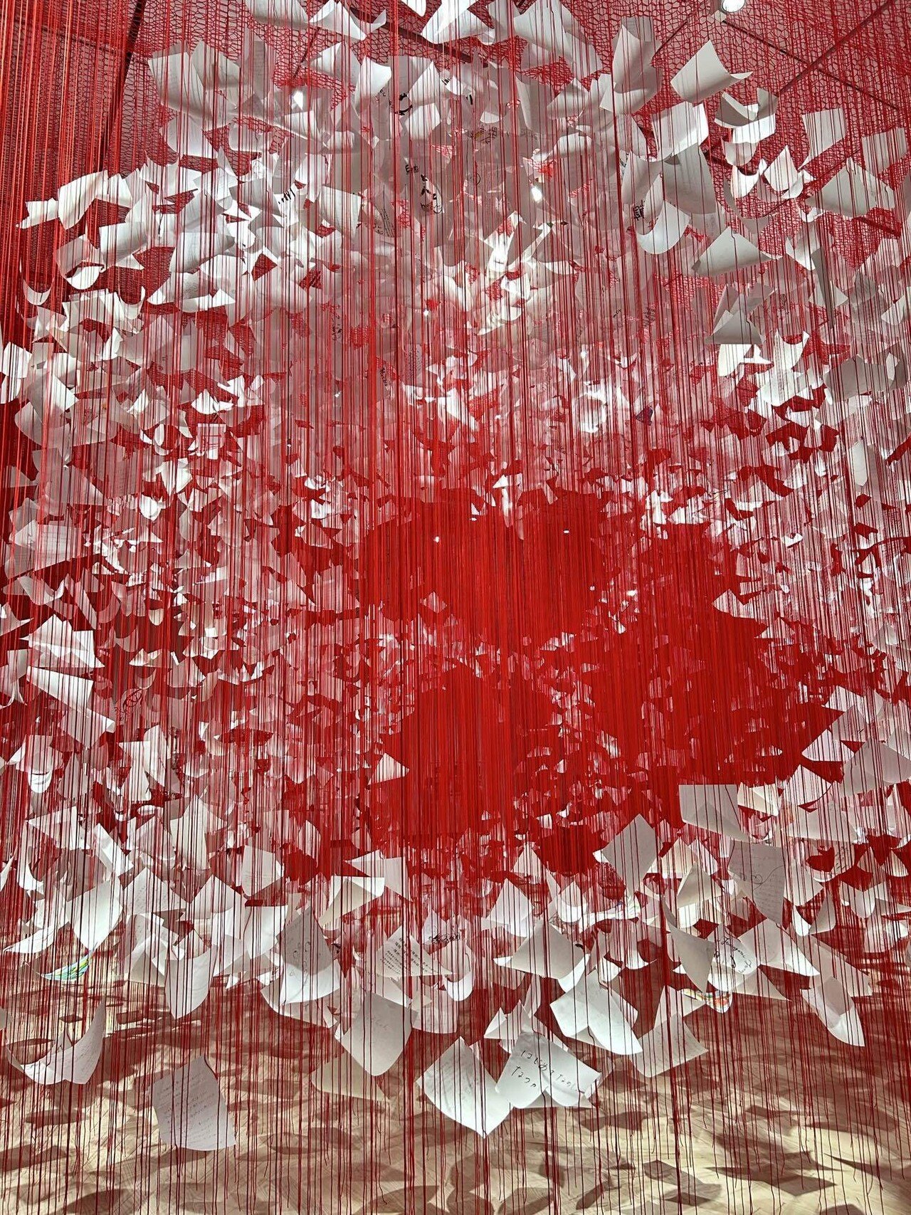 稀少品・新品未使用。塩田千春　つながる私(アイ) アイコニックアートバッグ 塩田千春 つながる私（アイ）」展（大阪中之島美術館）開幕