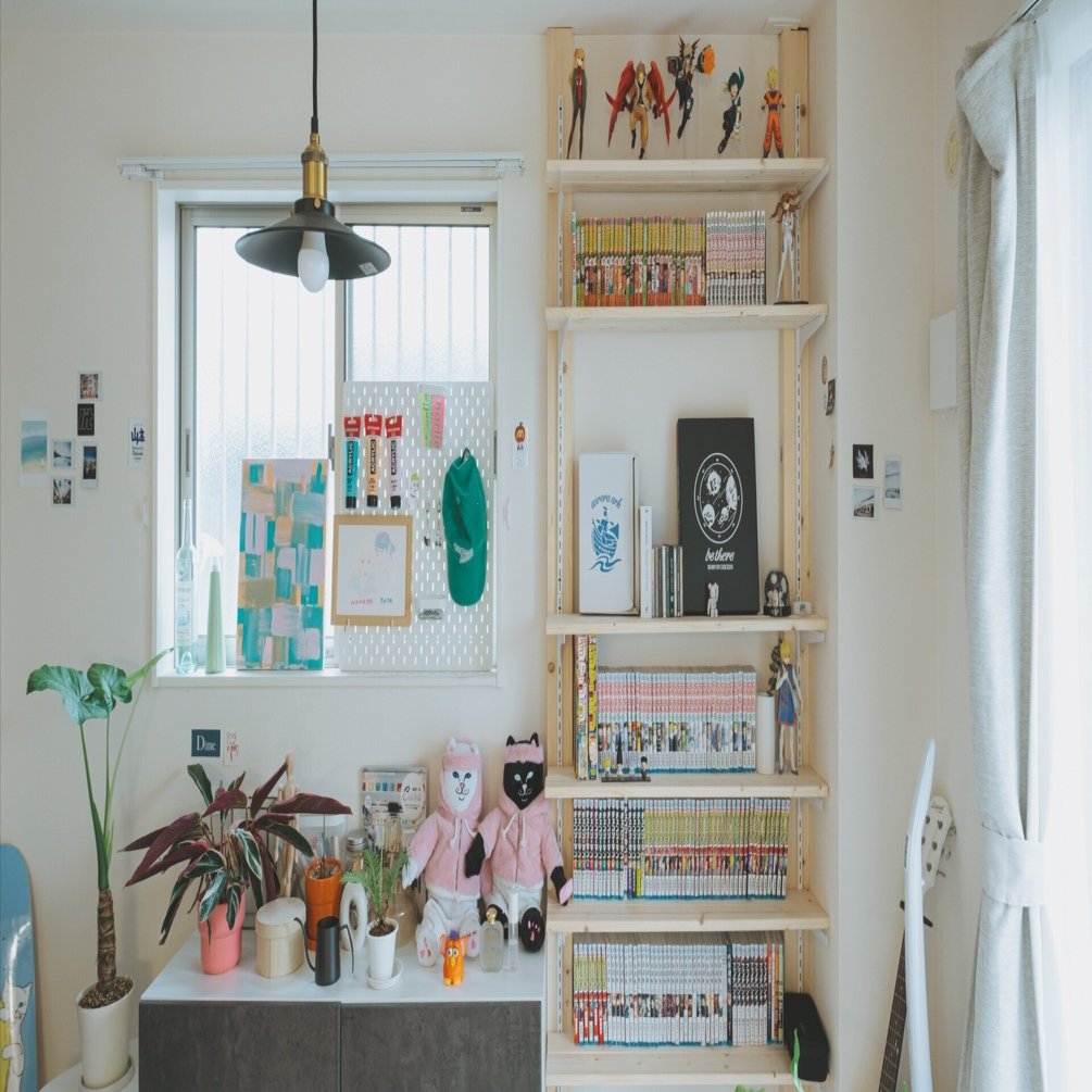 700冊越え、夫婦の家宝が詰まった漫画棚｜住まいと暮らし図鑑 byつぼとる