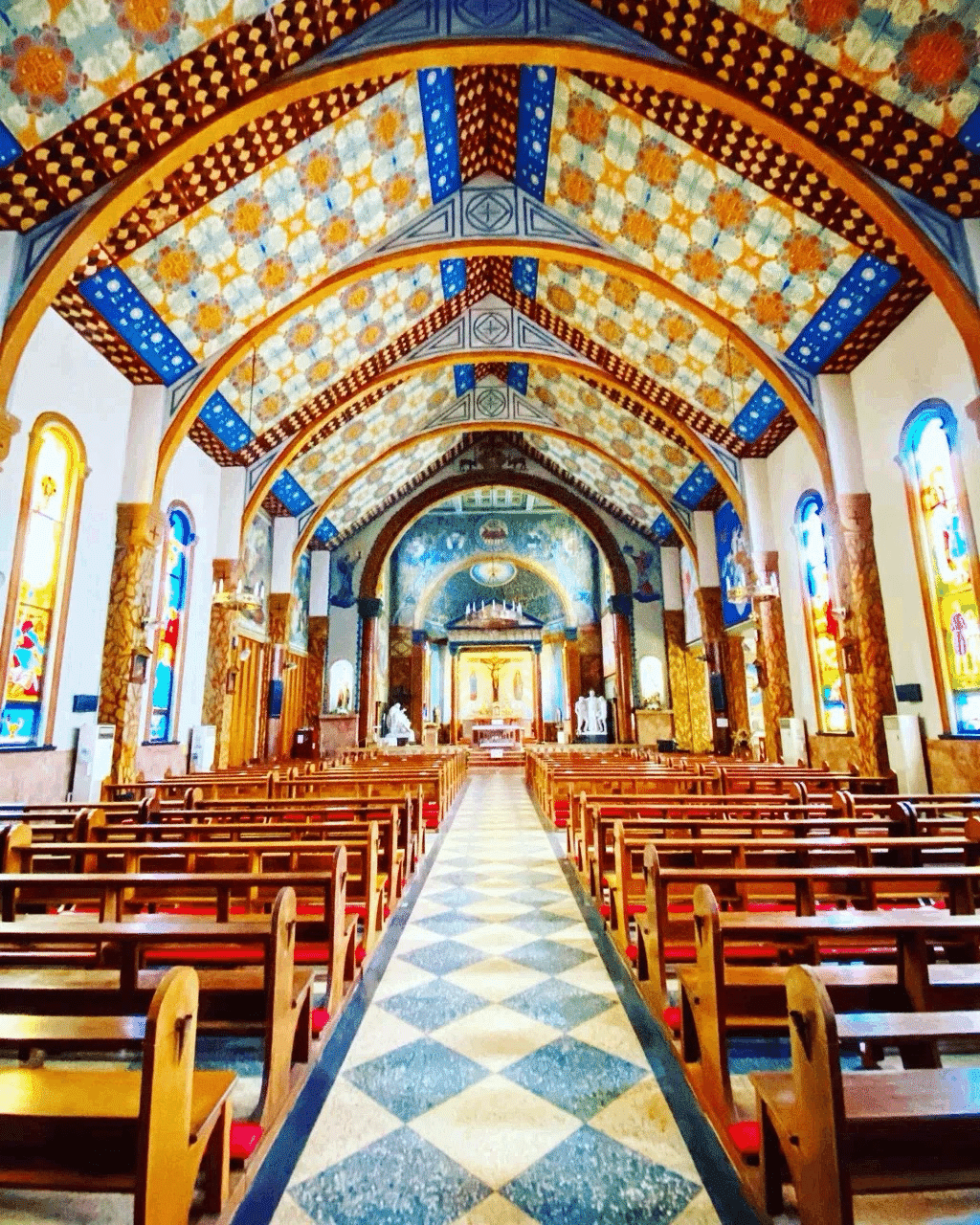 東京教会巡り〜日本最大級のフレスコ画が美しい教会｜東京 建築&アート