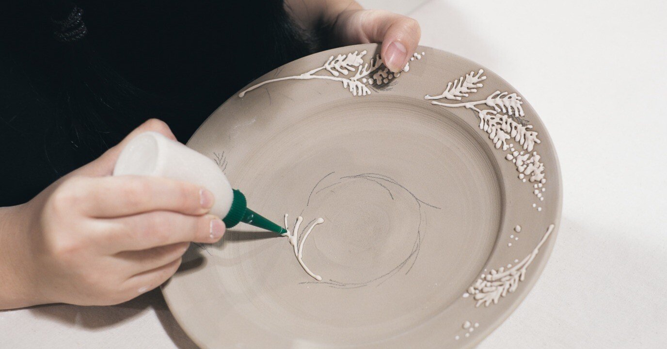 もうレア ！タイスンコロク鉄絵合子 穏やかで丁寧な絵付け 窯印がいい もうレア ！タイスンコロク鉄絵合子 穏やかで丁寧な絵付け 窯印