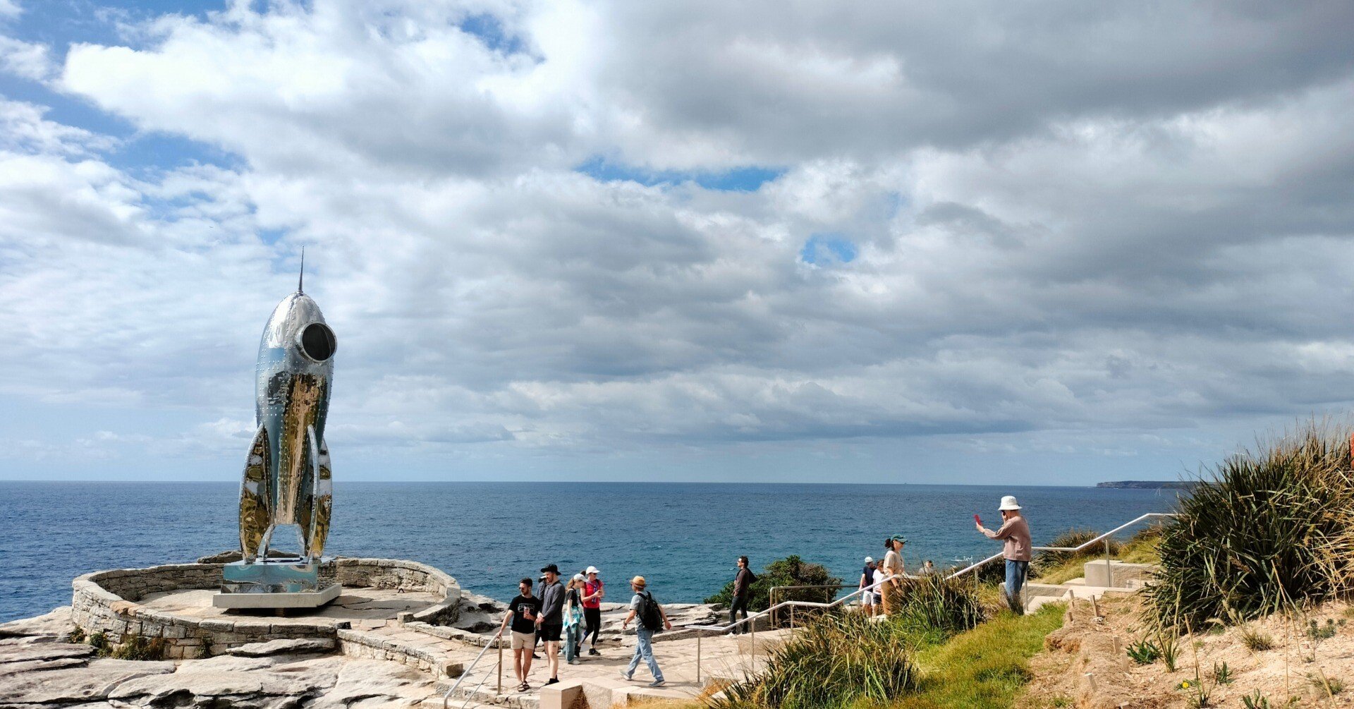 ボンダイビーチの野外彫刻展｜走るコンシェルジュ