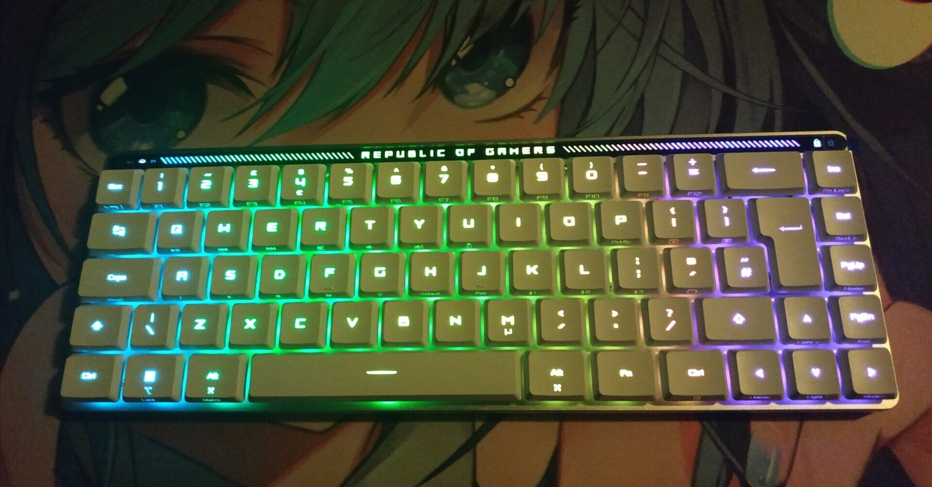 【美品・完品】ROG FALCHION RX LOW PROFILE キーボード ROG Falchion RX Low Profile レビュー：滑らかな打鍵感、ミニマルで多