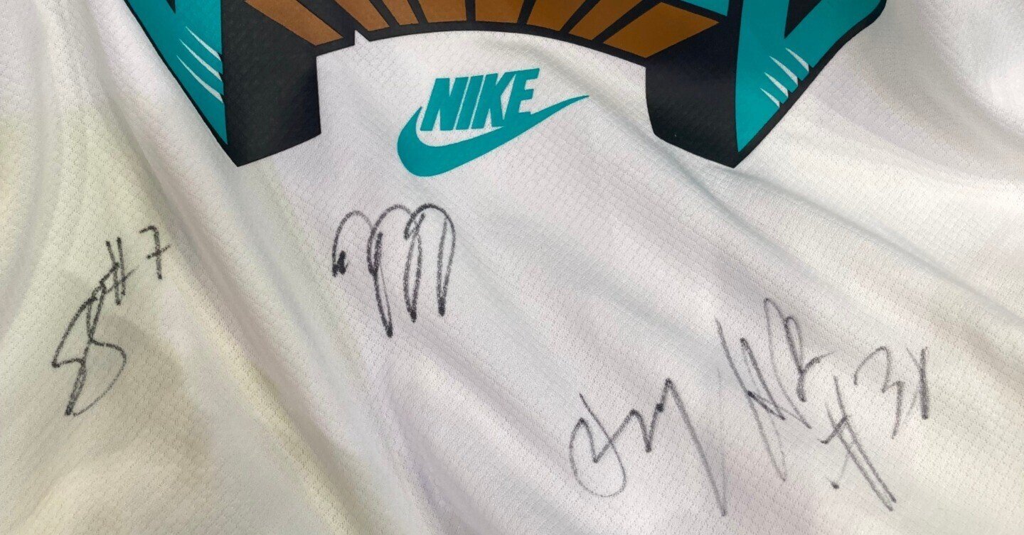 ハッスル各選手などのサインボード ハッスル各選手などのサインボード