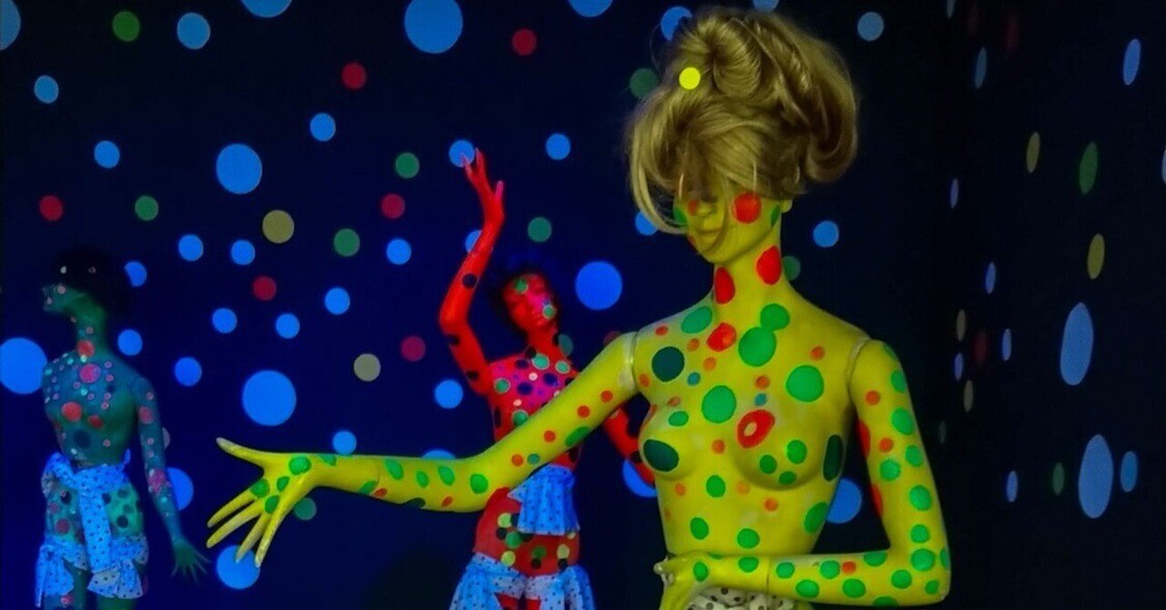 メキシコビンテージ大きな瞳や体に描かれた草間彌生的なドット模様