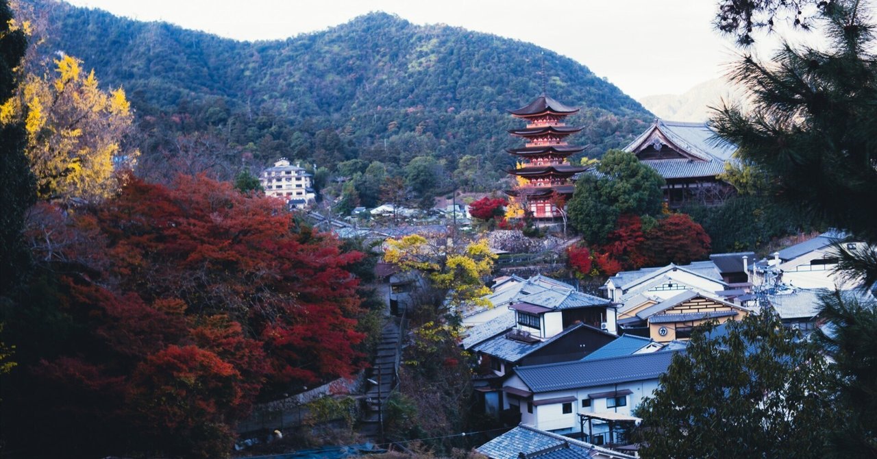 no199　厳島神社 宮島焼の 山居囲碁超細密彫刻 徳利 no199 厳島神社 宮島焼の 山居囲碁超細密彫刻 徳利
