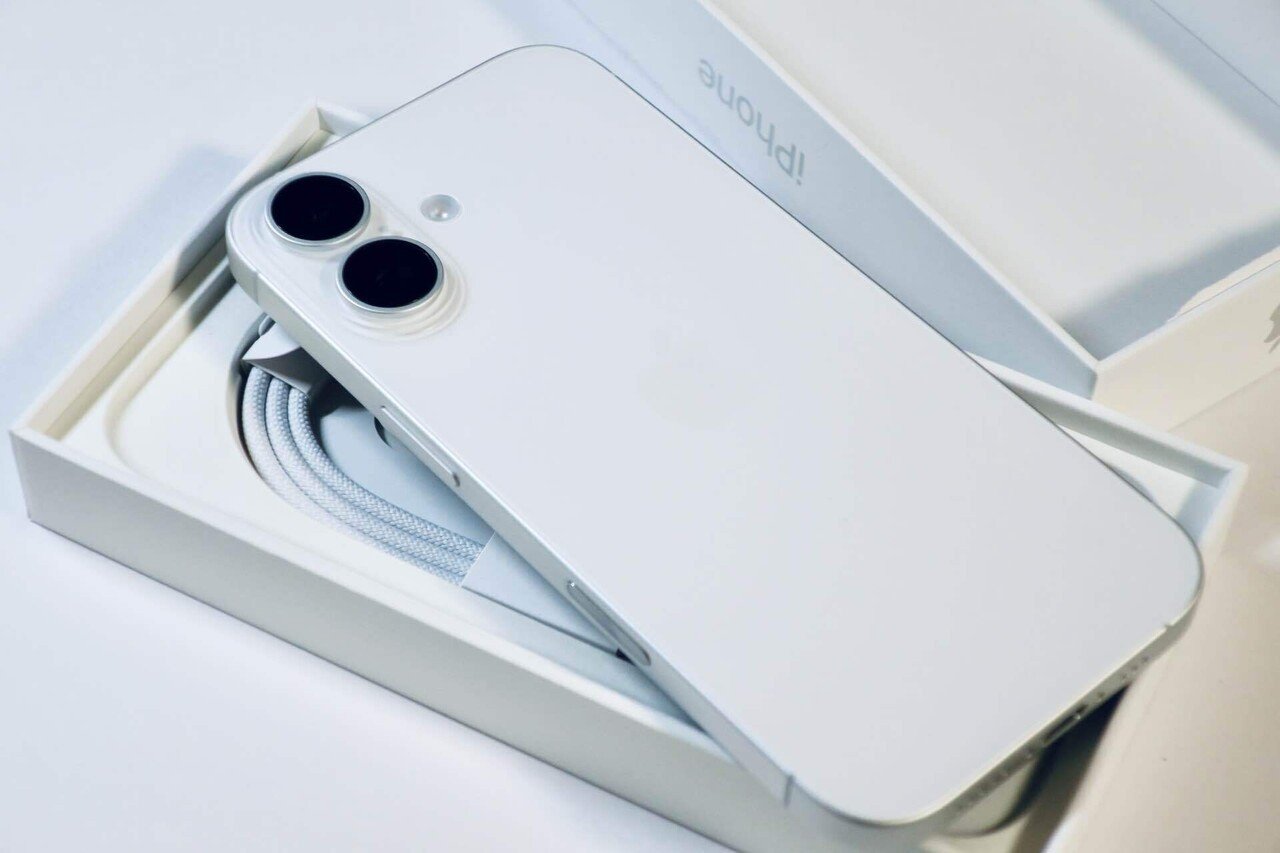 Apple iPhone13 256GB 背面割れあり　SIMフリー　本体 Amazon | 【整備済み品】 Apple iPhone 13 256GB ピンク SIM