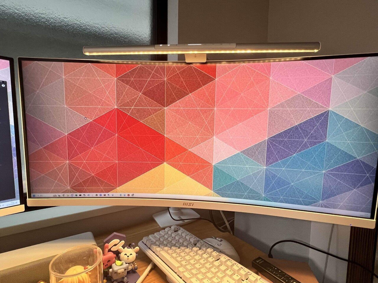 最新版デスクツアー2024/11月:白デスクを目指して、まるごと買い替えて