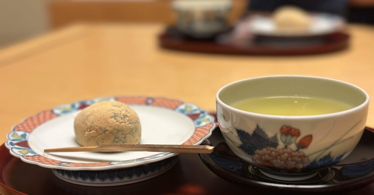 レア　　今右衛門　色鍋島　蓋付煮物椀 　4個セット 　手描き　赤地に青い花柄 レア 今右衛門 色鍋島 蓋付煮物椀 4個セット 手描き 赤地に